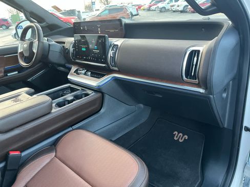 Used 2025 Ford Expedition King Ranch image 17