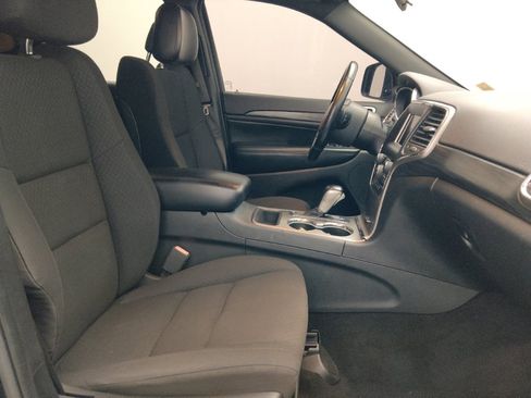 Used 2020 Jeep Grand Cherokee Laredo RWD image 21