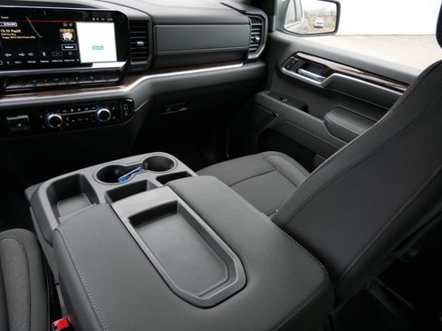 New 2026 GMC Sierra 1500 SLE w/ X31 Off-Road Package AWD/4WD image 15