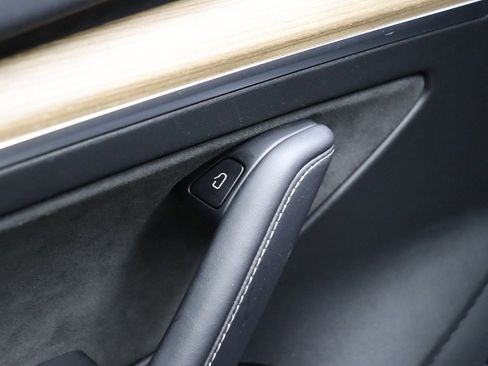 Used 2022 Tesla Model 3 Long Range image 32