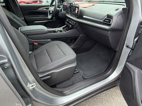 Used 2026 Chevrolet Traverse LT FWD image 16
