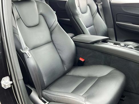 Used 2019 Volvo XC60 T6 Momentum w/ Protection Package Premier AWD/4WD image 8
