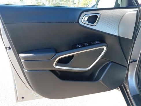 Certified 2025 Kia Soul LX w/ LX Technology Package image 19