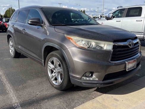 Used 2014 Toyota Highlander Limited FWD image 2