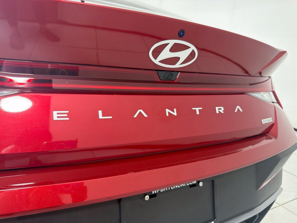 Certified 2025 Hyundai Elantra Hybrid FWD image 11