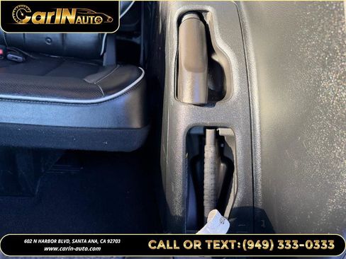 Used 2019 Chrysler Pacifica Limited w/ S Appearance Package image 36