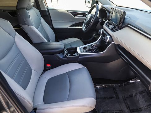 Certified 2019 Toyota RAV4 XLE Premium AWD/4WD image 16