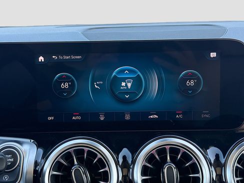 Used 2023 Mercedes-Benz GLB 250 image 35