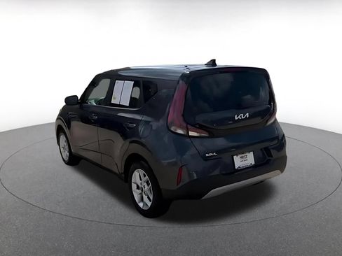 Used 2025 Kia Soul LX w/ LX Technology Package FWD image 10