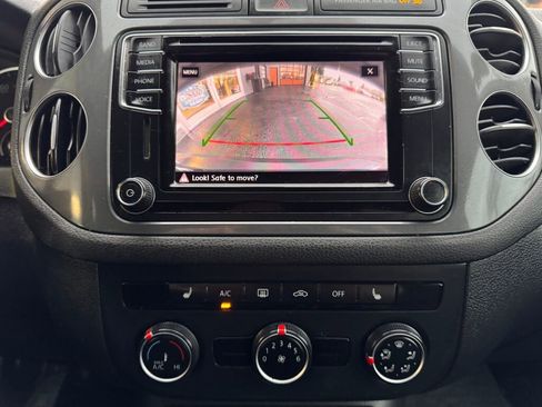 Used 2017 Volkswagen Tiguan S image 31