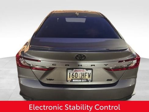 Used 2025 Toyota Camry SE image 7