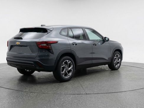 Used 2025 Chevrolet Trax LT image 9