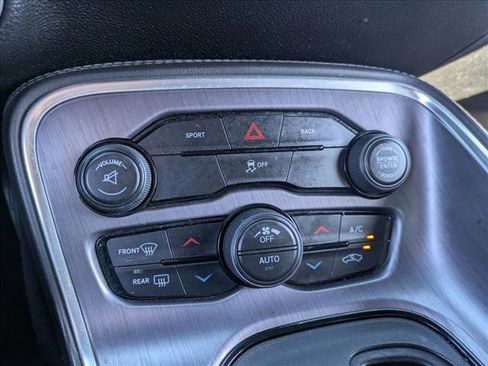 Used 2015 Dodge Challenger SXT image 14