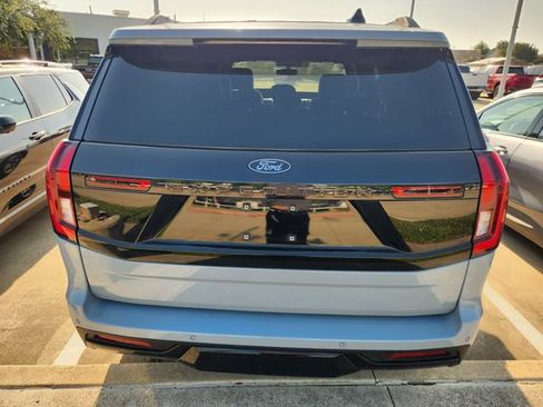 Used 2025 Ford Expedition Tremor AWD/4WD image 5