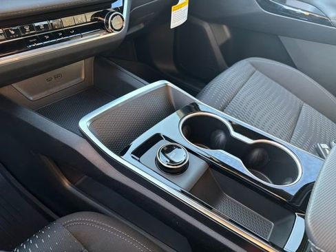 New 2026 Chevrolet Equinox LT FWD image 32