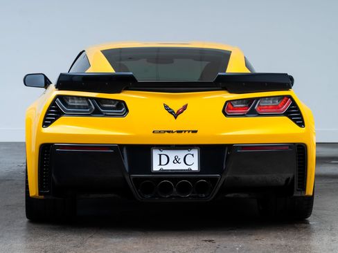 Used 2017 Chevrolet Corvette Z06 RWD image 7