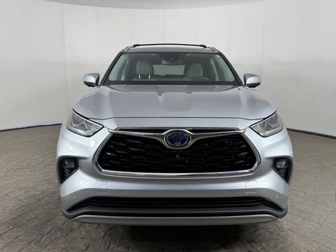 Used 2023 Toyota Highlander Platinum AWD/4WD image 2