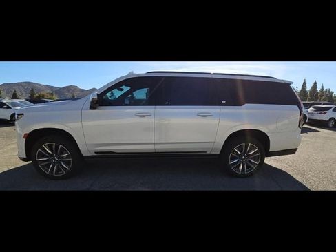Used 2023 Cadillac Escalade ESV Sport Platinum image 6