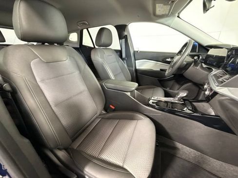 Used 2024 Chevrolet Trax LT FWD image 30