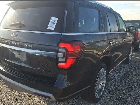 Used 2024 Ford Expedition Limited image 2