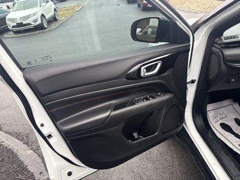 Used 2023 Jeep Compass Trailhawk w/ Trailhawk Convenience Group image 15