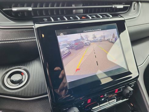 Certified 2024 Jeep Grand Cherokee Altitude image 22