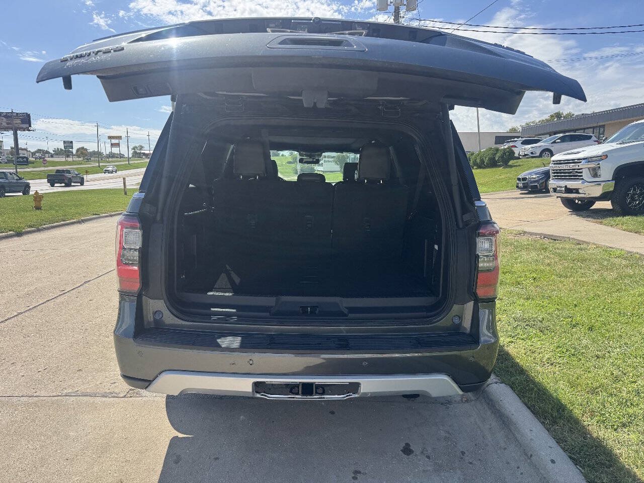 Used 2018 Ford Expedition Max Limited w/ Equipment Group 302A AWD/4WD image 10