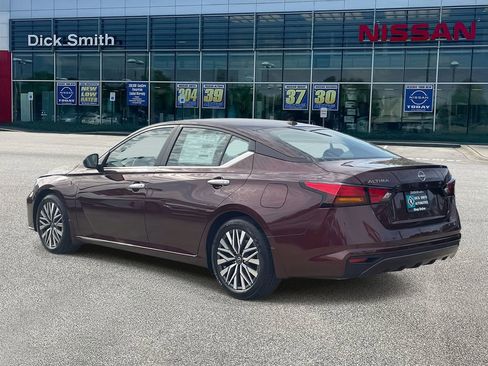 New 2025 Nissan Altima 2.5 SV image 4