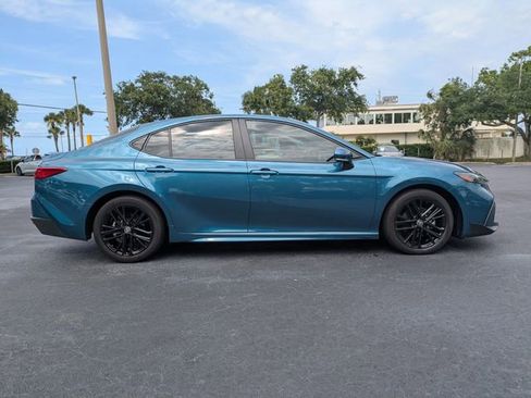 Used 2025 Toyota Camry SE w/ Convenience Package FWD image 3