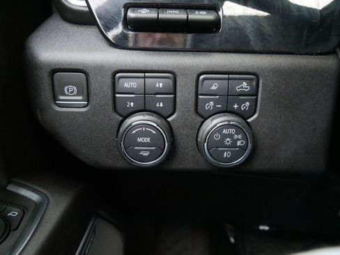 Used 2024 Chevrolet Silverado 2500 High Country w/ Technology Package image 33