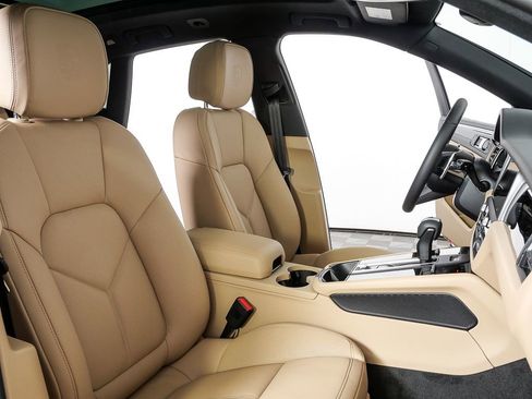 New 2026 Porsche Macan AWD image 24