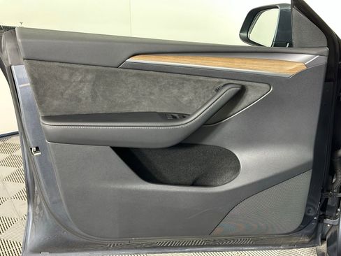 Used 2023 Tesla Model Y Long Range image 41