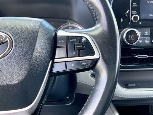 Used 2022 Toyota Highlander LE FWD image 24