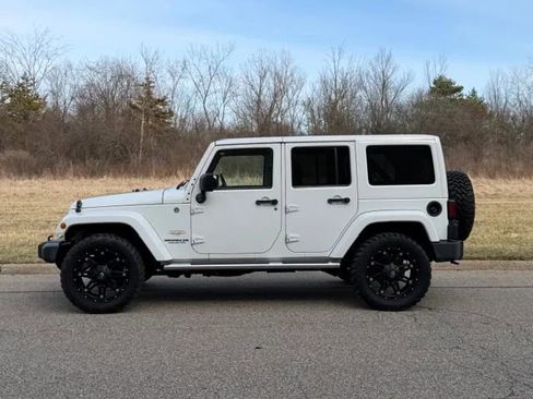 Used 2013 Jeep Wrangler Unlimited Sahara w/ Dual Top Group AWD/4WD image 7