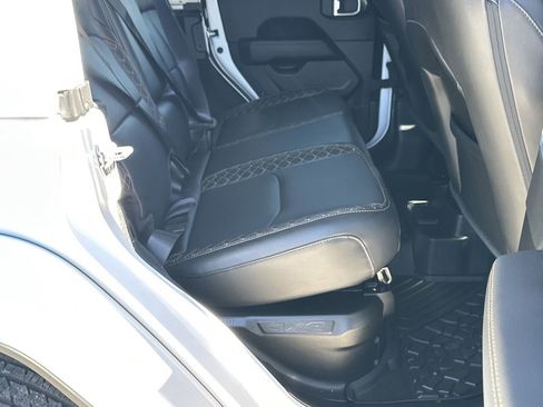 Used 2023 Jeep Wrangler Unlimited Sahara image 16