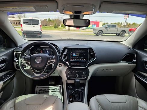 Used 2019 Jeep Cherokee Limited w/ Luxury Group image 17