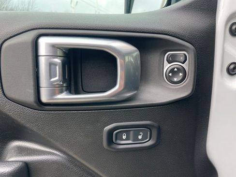 Used 2024 Jeep Gladiator Sport image 10