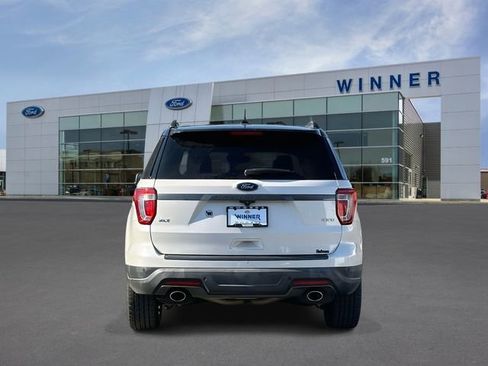Used 2018 Ford Explorer XLT w/ Equipment Group 202A image 4