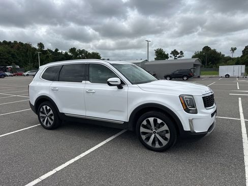 Used 2022 Kia Telluride S FWD image 2