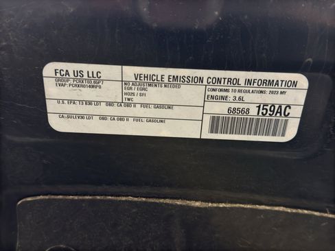 Used 2023 Chrysler Pacifica Touring-L FWD image 36