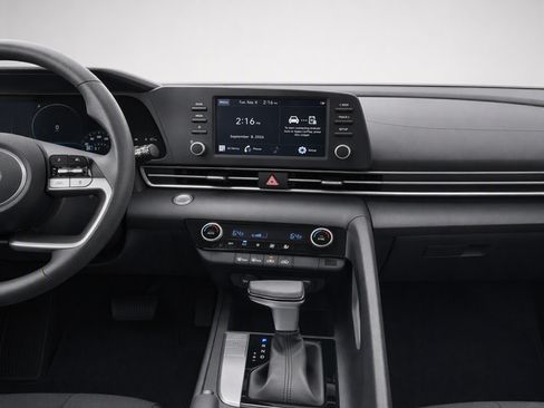 Used 2023 Hyundai Elantra SEL FWD image 13
