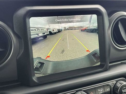 Used 2022 Jeep Gladiator Willys image 29