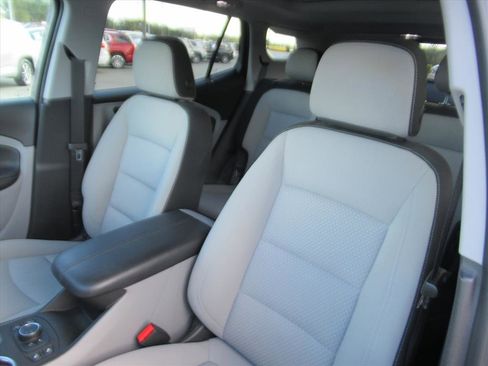 Used 2023 GMC Terrain SLE w/ Driver Convenience Package image 17