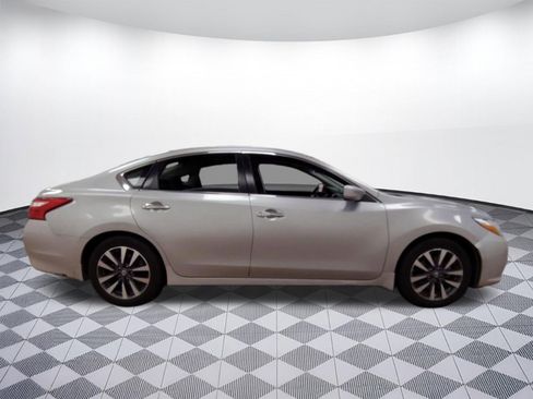 Used 2017 Nissan Altima 2.5 SV image 7