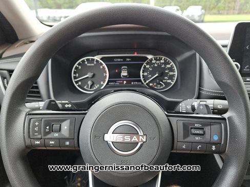 Used 2023 Nissan Rogue SV FWD image 11