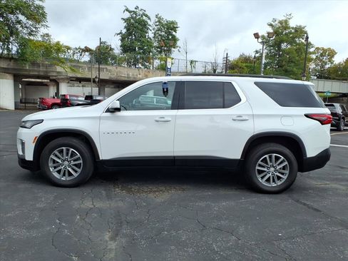 Used 2023 Chevrolet Traverse LT image 6