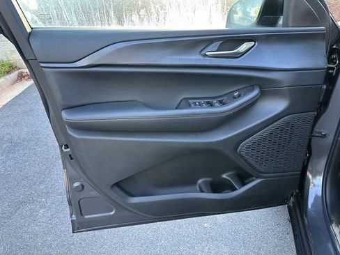 New 2025 Jeep Grand Cherokee Laredo image 10