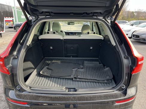 Used 2024 Volvo XC60 B5 Plus image 12