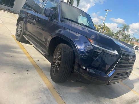 Used 2025 Lexus GX 550 w/ Cold Area Package AWD/4WD image 3