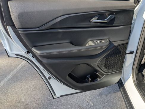 Used 2025 Jeep Grand Cherokee Laredo w/ Luxury Tech Group I image 23